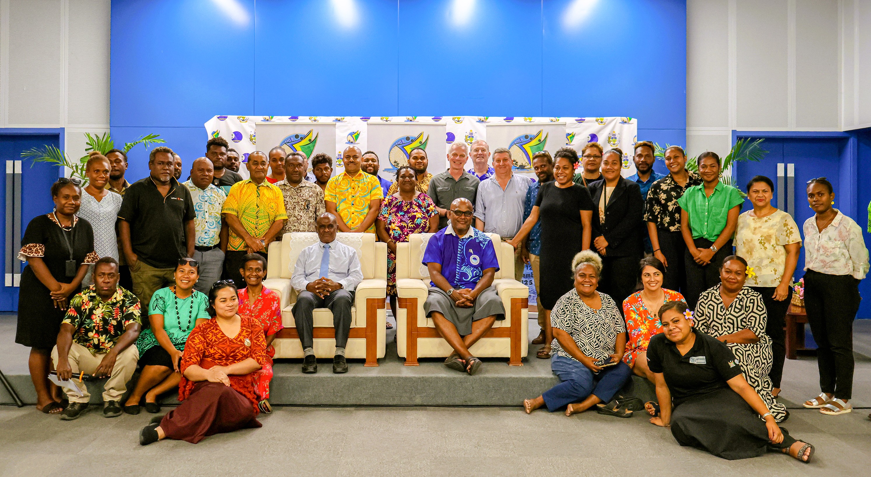 Local and regional media pose for a photo with PM Manele and Deputy Secretary General PIFS, Mr. Esala Nayasi